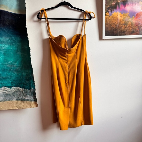 NWOT House of Cb Lavinia Mustard Off Shoulder Deep Plunge Dress Size Medium - Picture 6 of 7